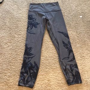 Lululemon special edition Align size 6. 25in inseam.
